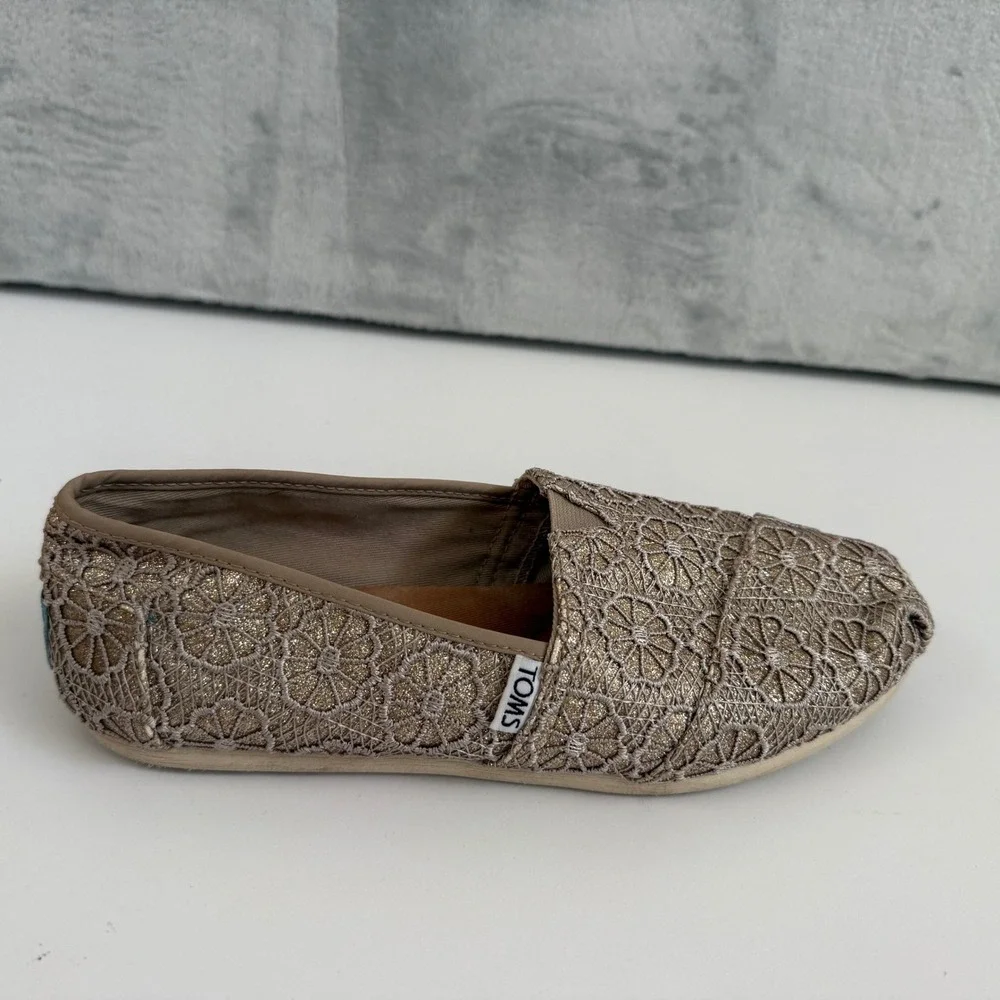 TOMS Womens Gold Metallic Crochet Lace Alpargata Slip On Flat‎ Shoes Size 6.5